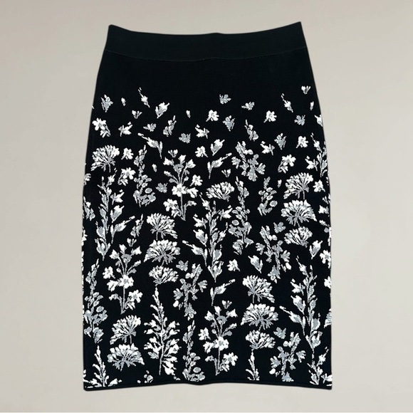 BCBGMaxAzria Floral Black and White Knee Length Skirt- Size Small - Picture 2 of 6